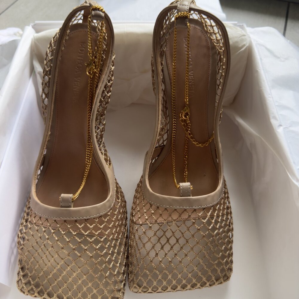 NWT BOTTEGA VENETA BEIGE STRETCH MESH PUMP - Picture 9 of 15